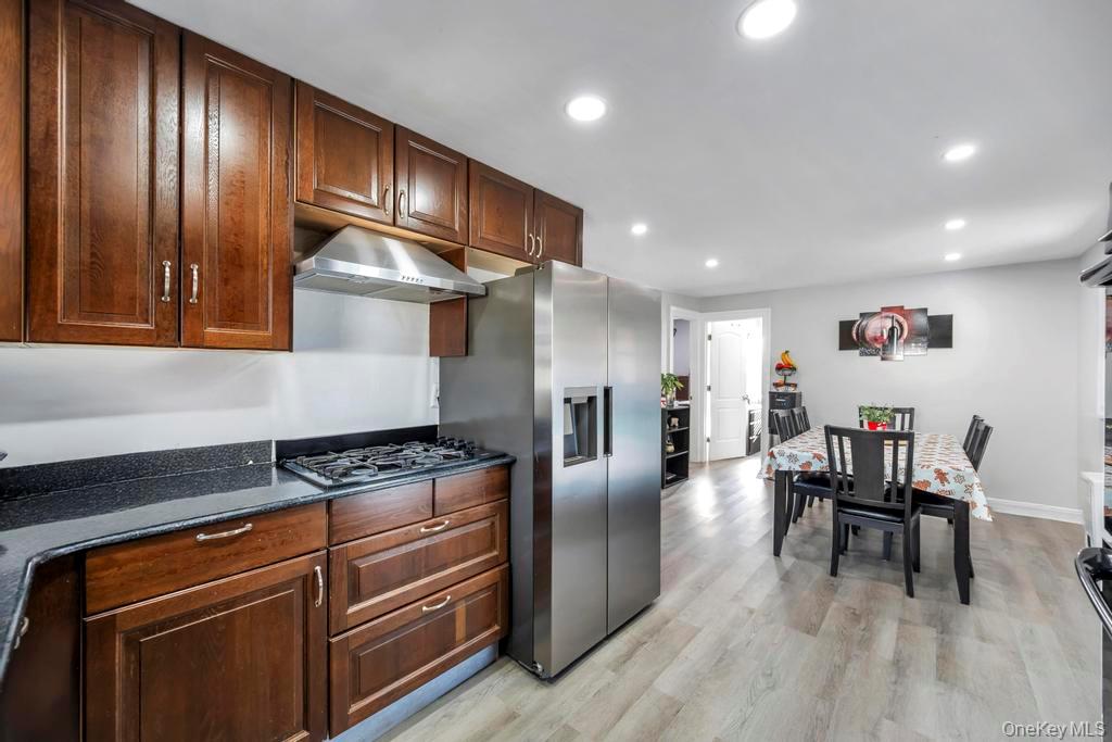 455 N Hamilton Avenue, Lindenhurst, NY 11757