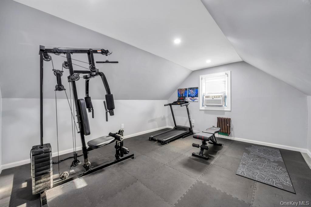 455 N Hamilton Avenue, Lindenhurst, NY 11757