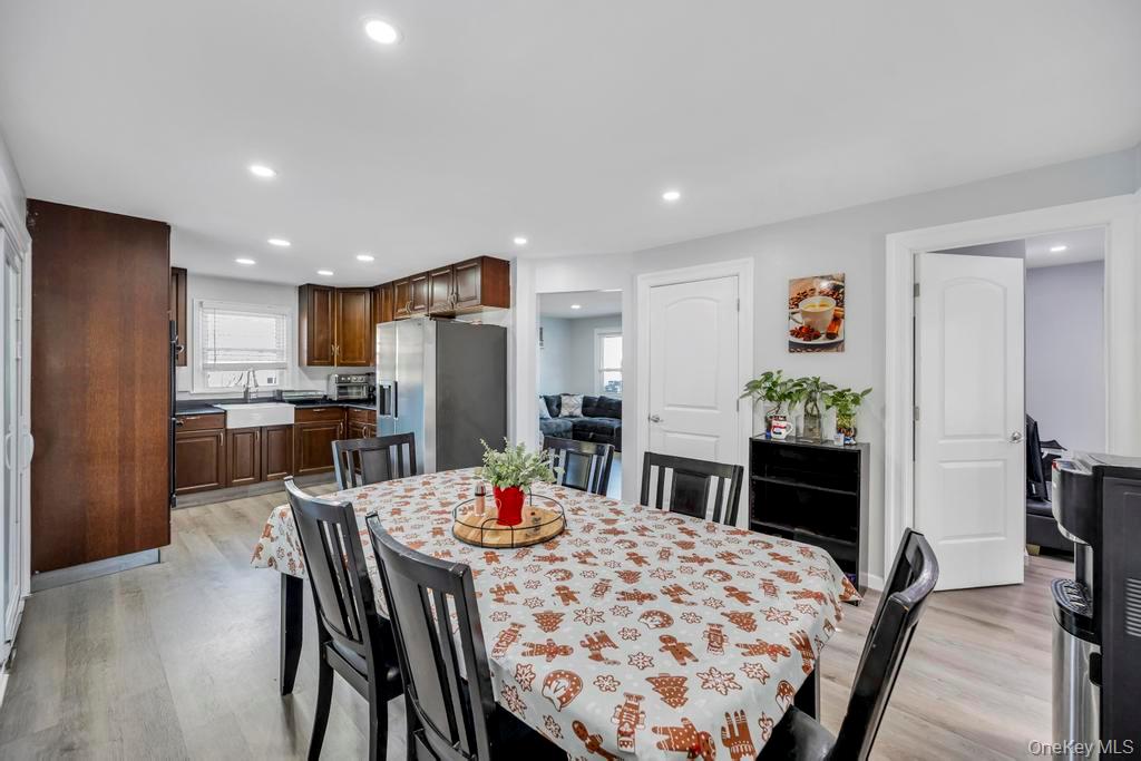 455 N Hamilton Avenue, Lindenhurst, NY 11757