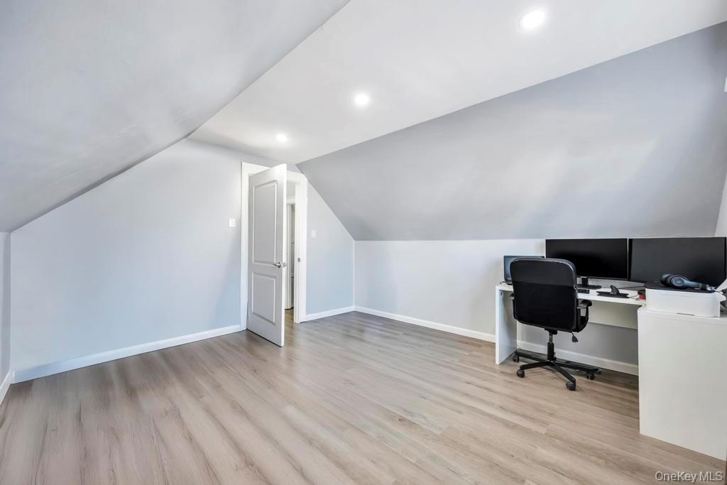 455 N Hamilton Avenue, Lindenhurst, NY 11757