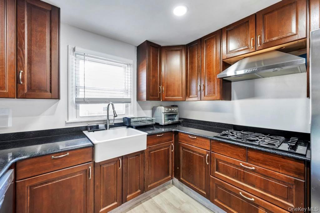 455 N Hamilton Avenue, Lindenhurst, NY 11757