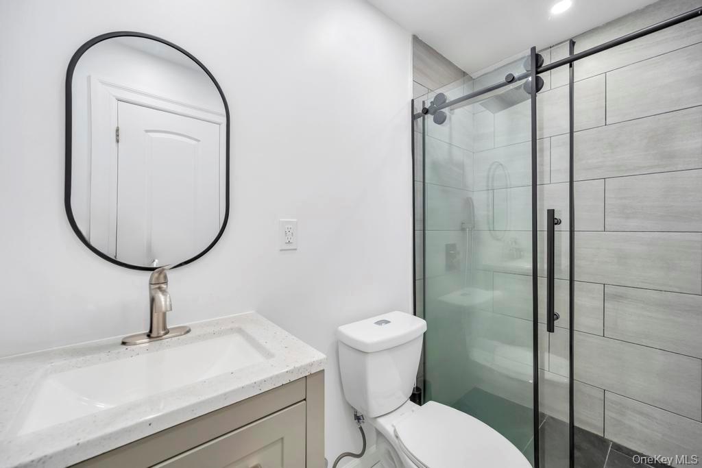 455 N Hamilton Avenue, Lindenhurst, NY 11757