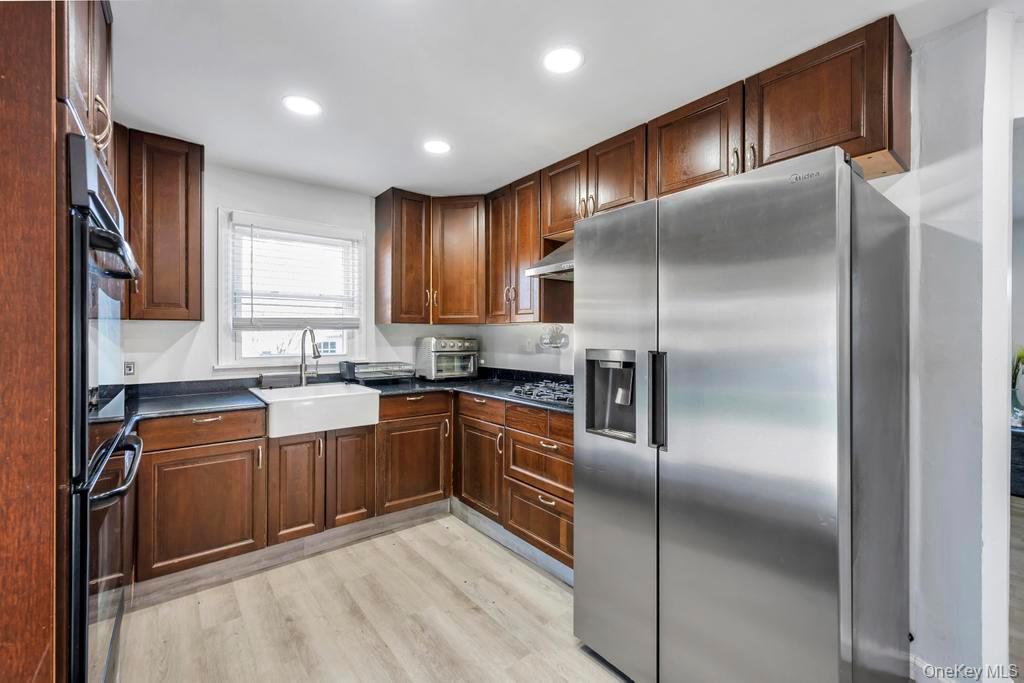 455 N Hamilton Avenue, Lindenhurst, NY 11757