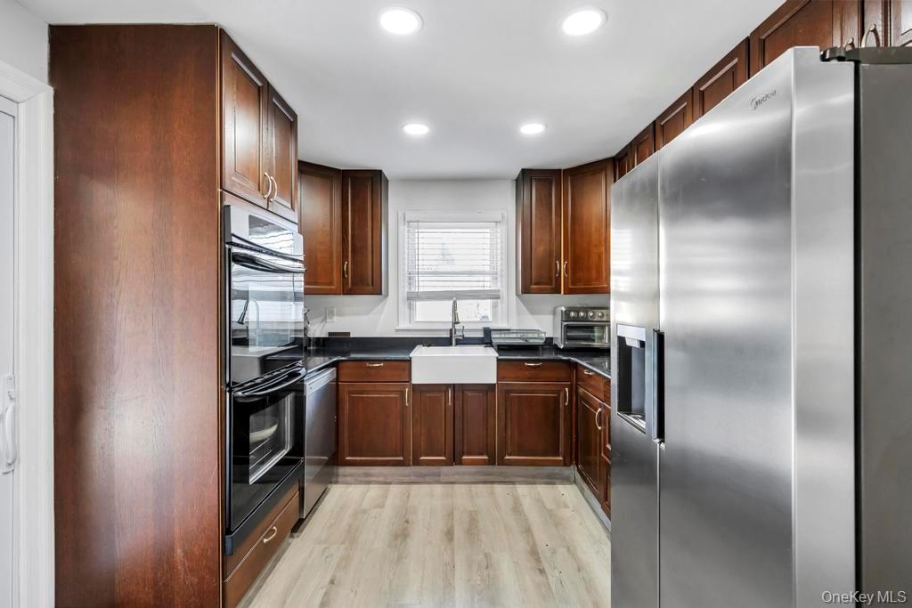 455 N Hamilton Avenue, Lindenhurst, NY 11757