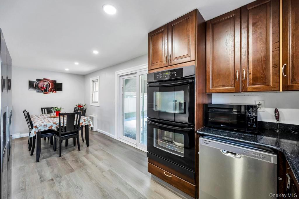 455 N Hamilton Avenue, Lindenhurst, NY 11757