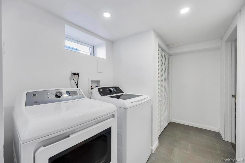 455 N Hamilton Avenue, Lindenhurst, NY 11757