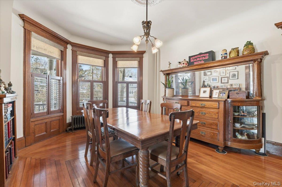 102 Sea Cliff Avenue, Sea Cliff, NY 11579