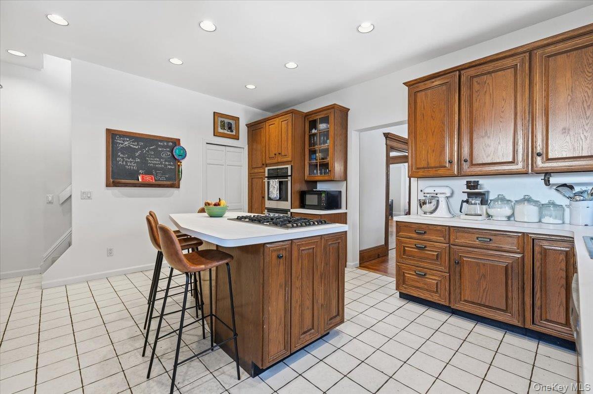 102 Sea Cliff Avenue, Sea Cliff, NY 11579