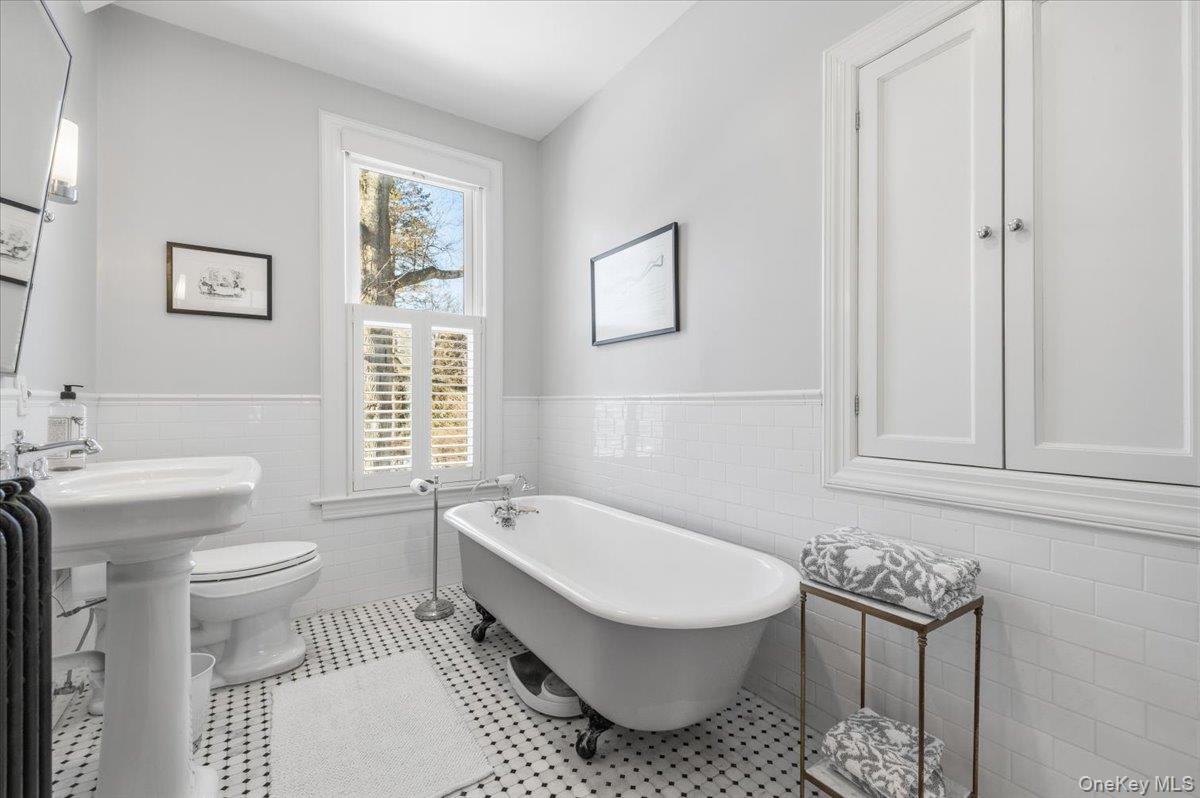 102 Sea Cliff Avenue, Sea Cliff, NY 11579