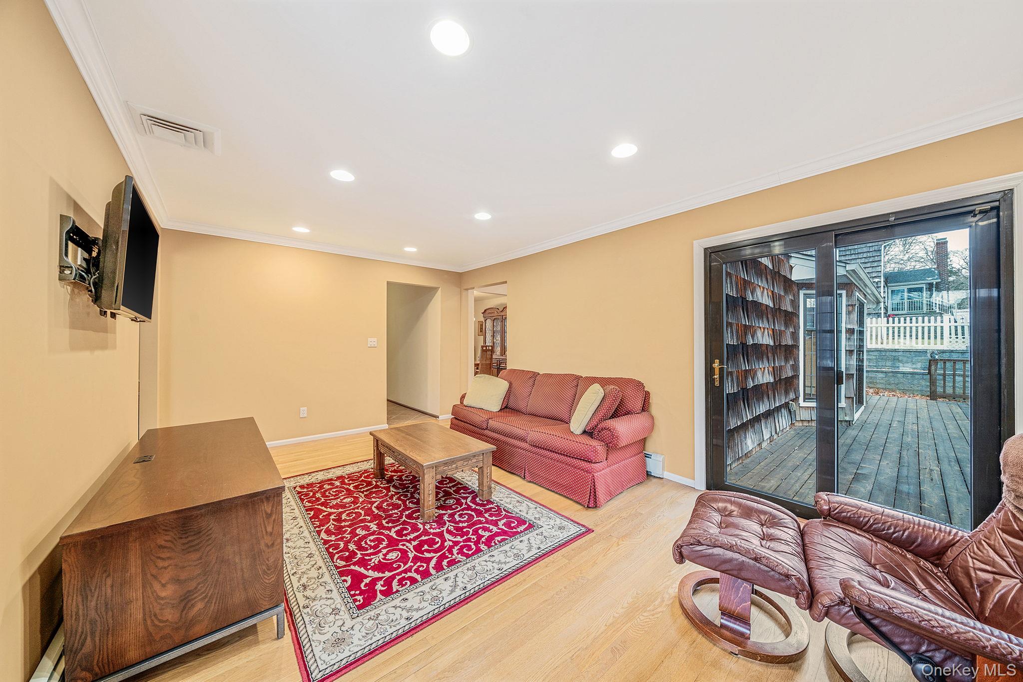 10 Penelope Drive, East Setauket, NY 11733