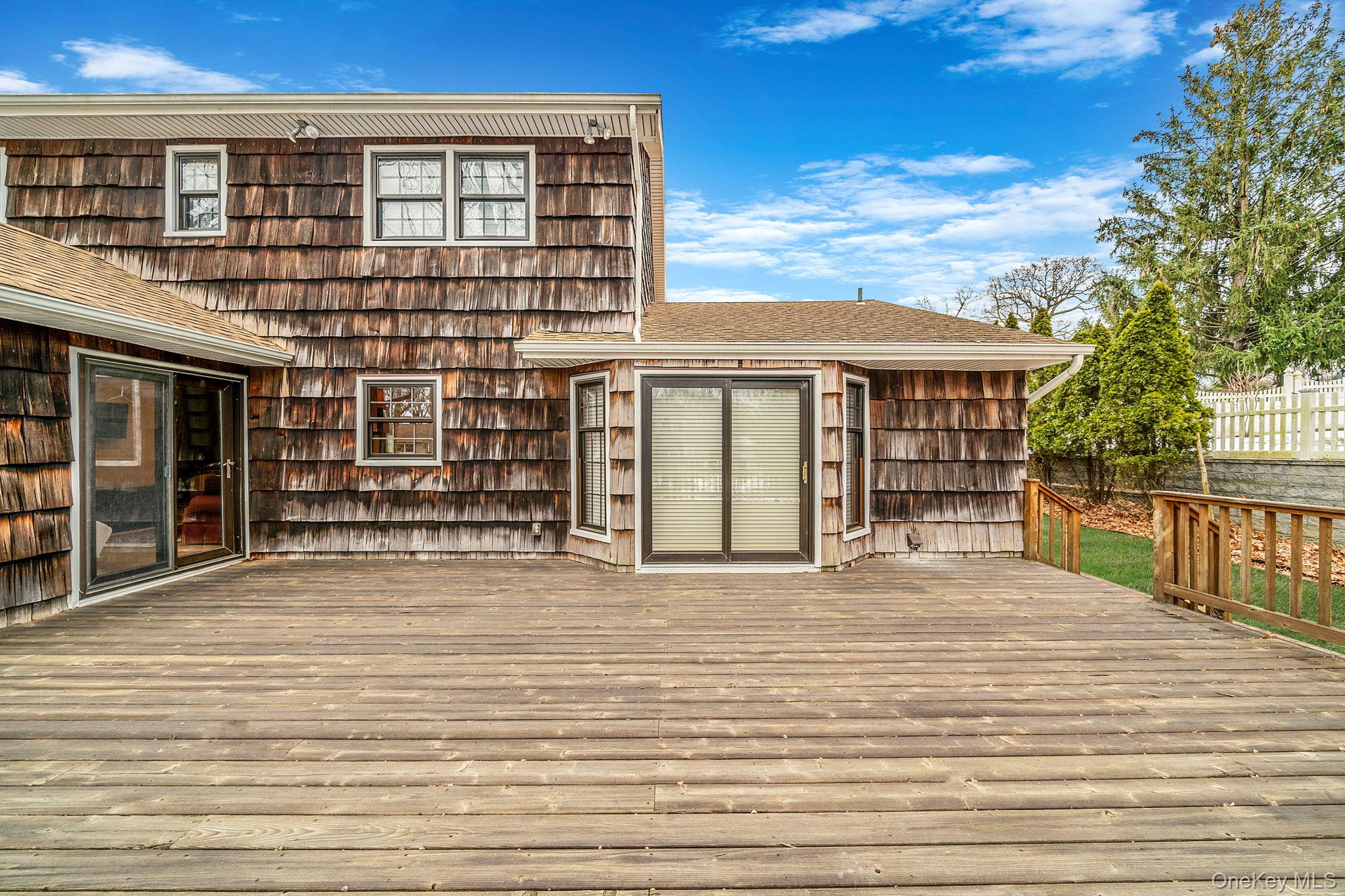 10 Penelope Drive, East Setauket, NY 11733