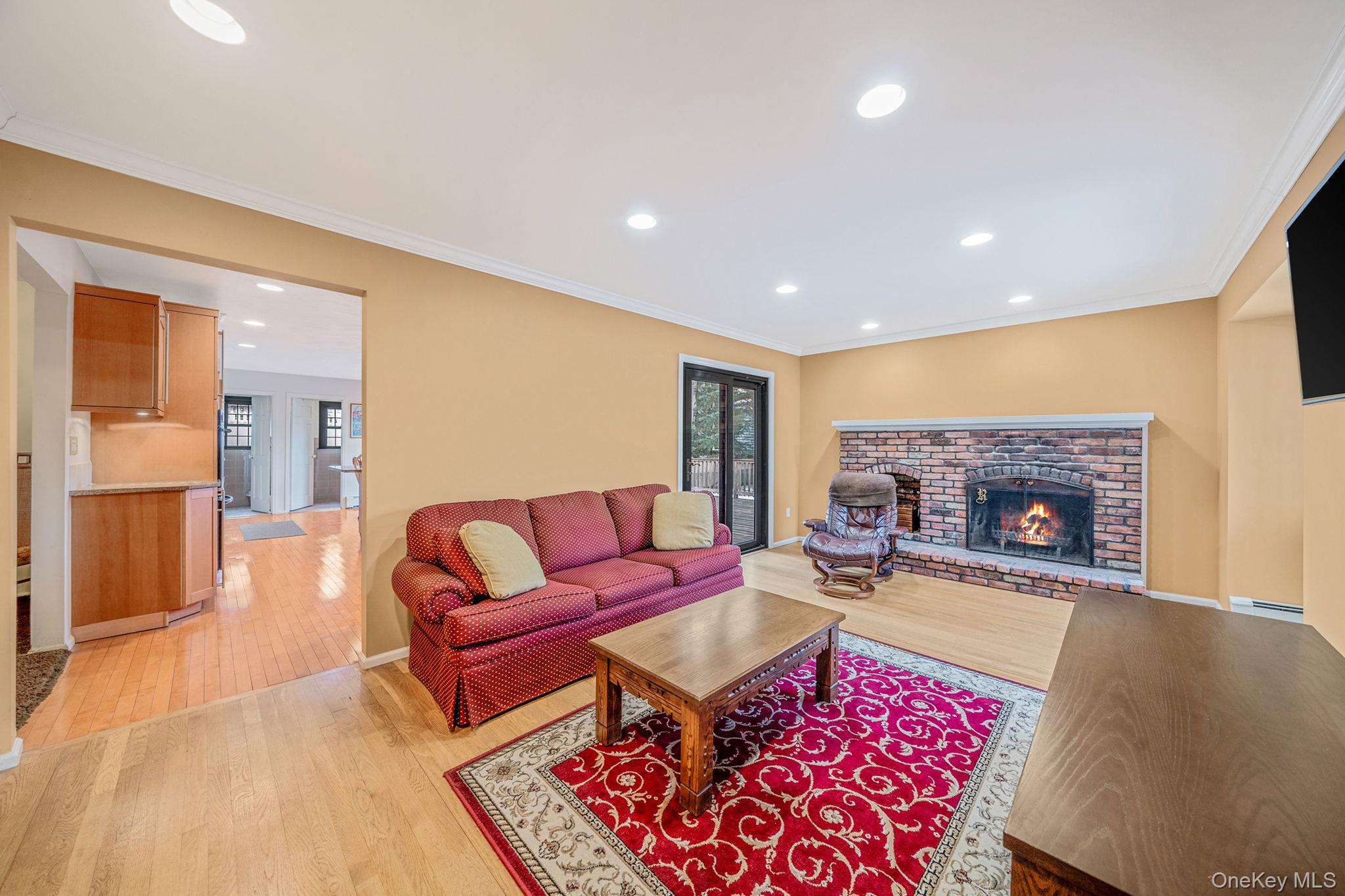 10 Penelope Drive, East Setauket, NY 11733