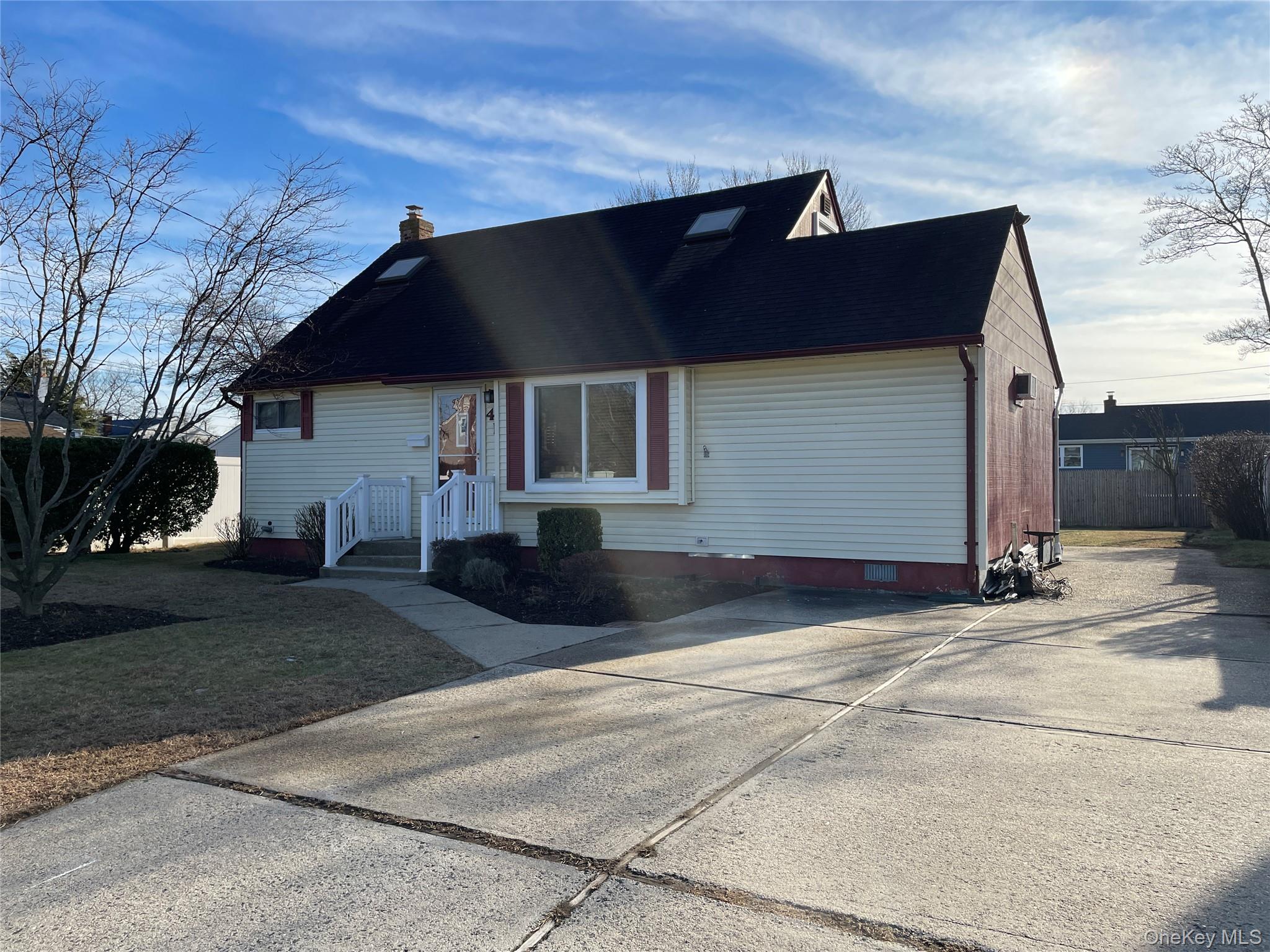 413 37th Street, Lindenhurst, NY 11757