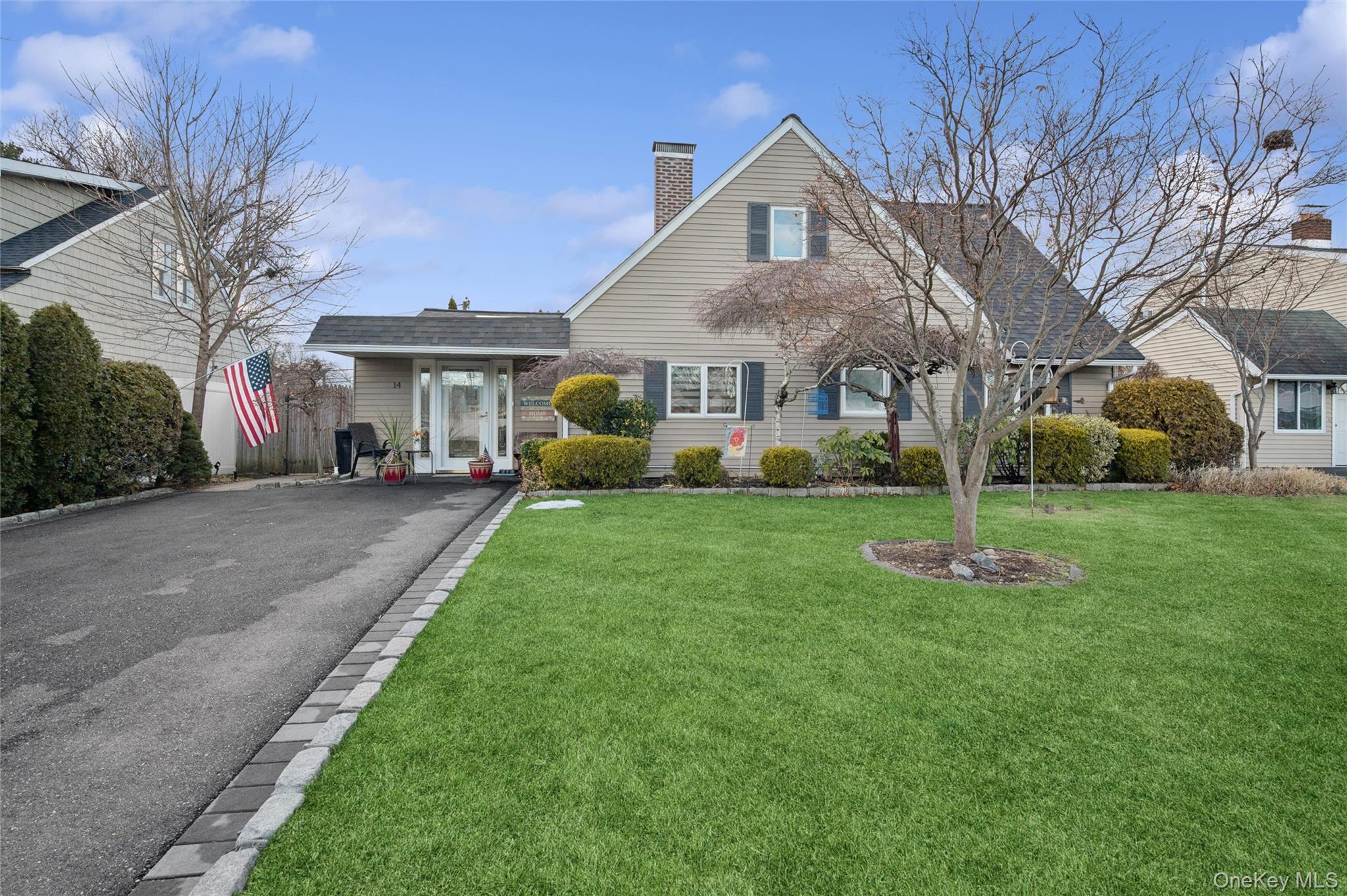 14 March Lane, Westbury, NY 11590
