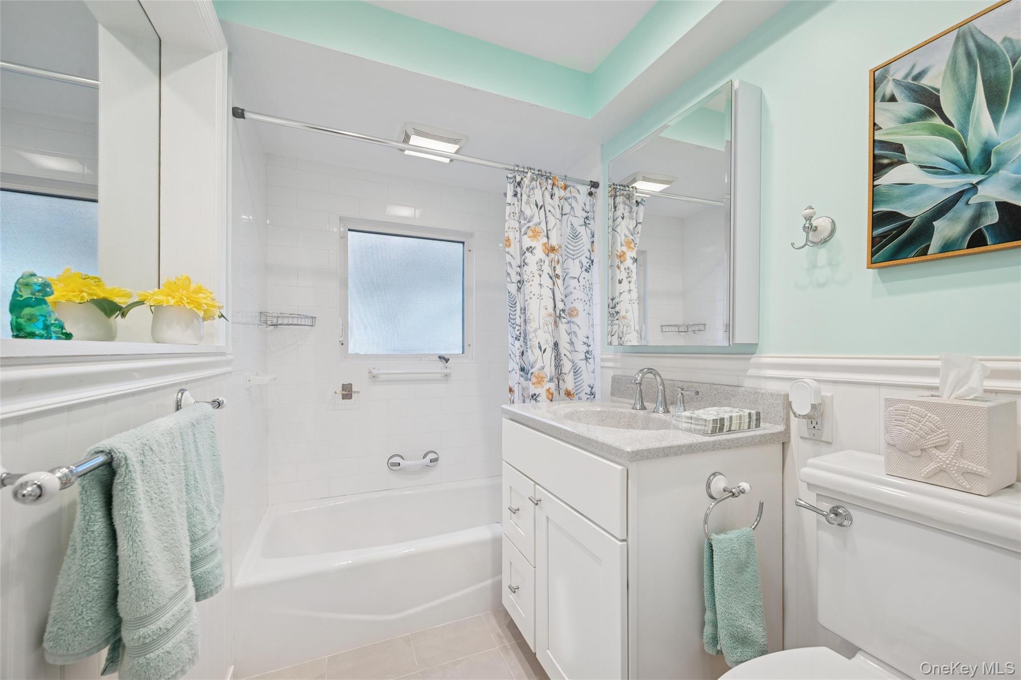 14 March Lane, Westbury, NY 11590