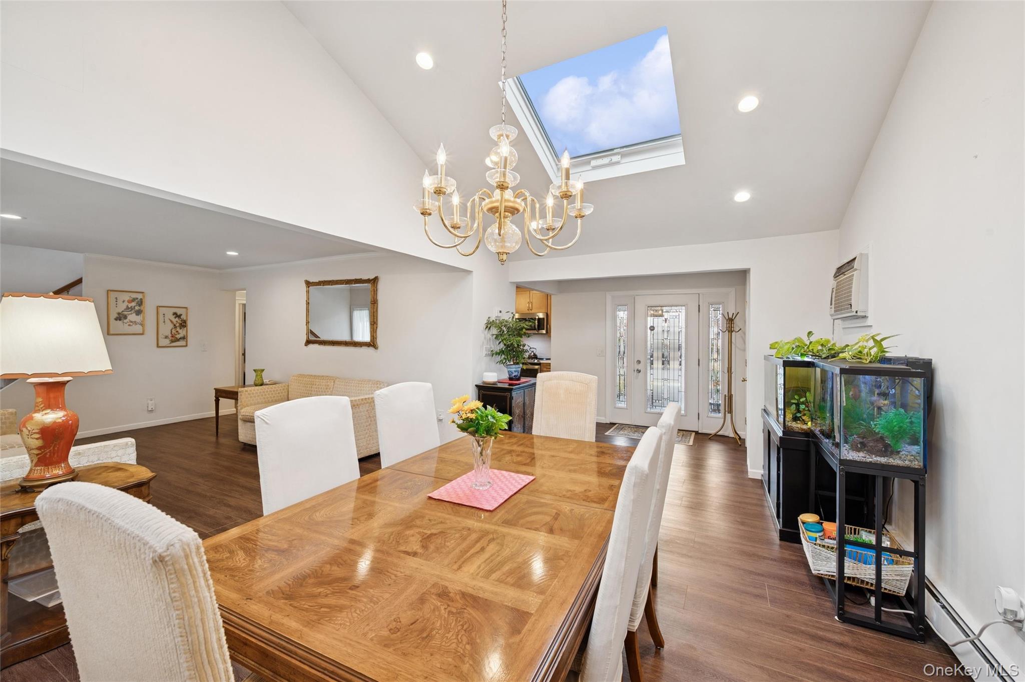 14 March Lane, Westbury, NY 11590