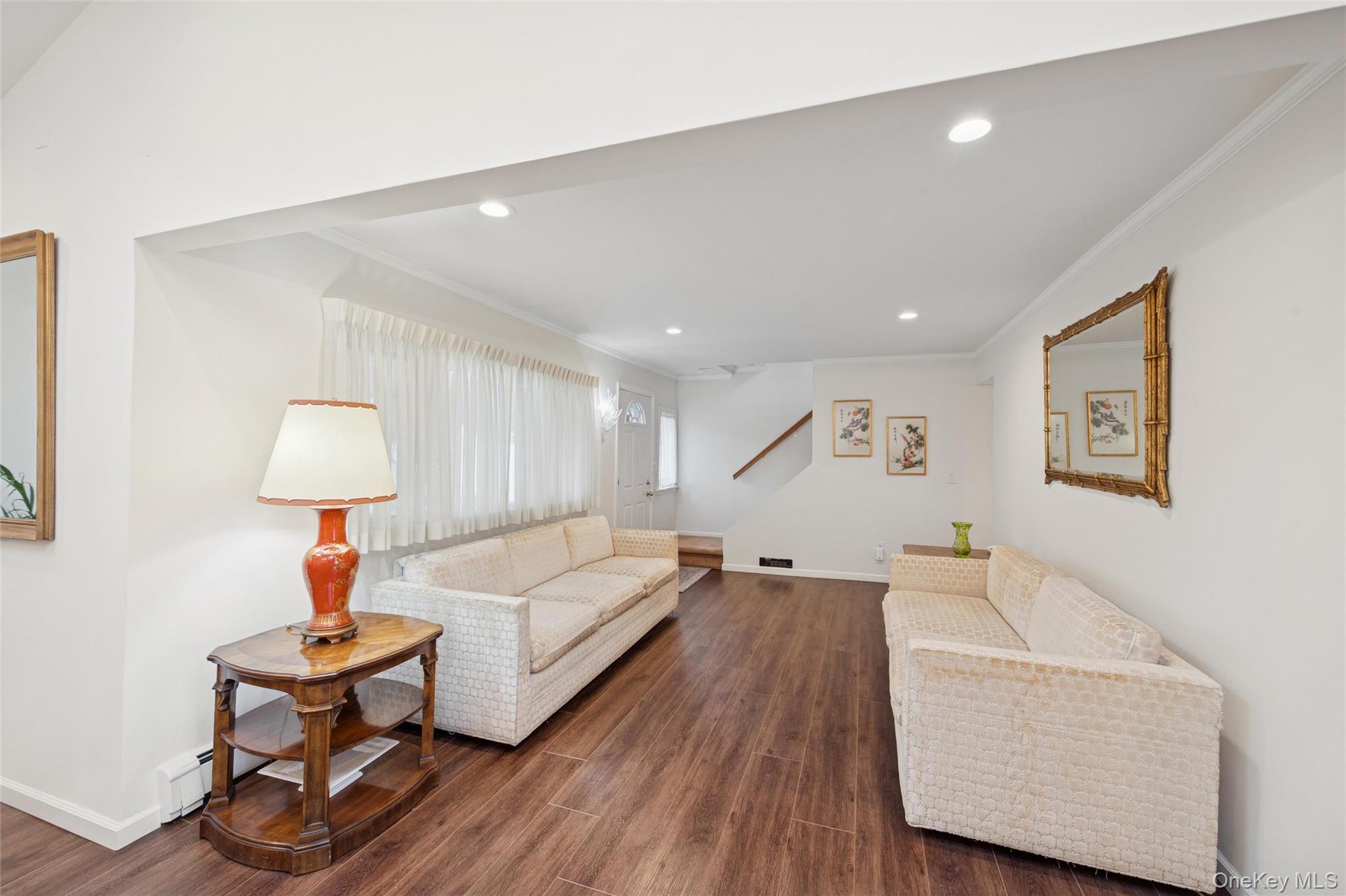 14 March Lane, Westbury, NY 11590