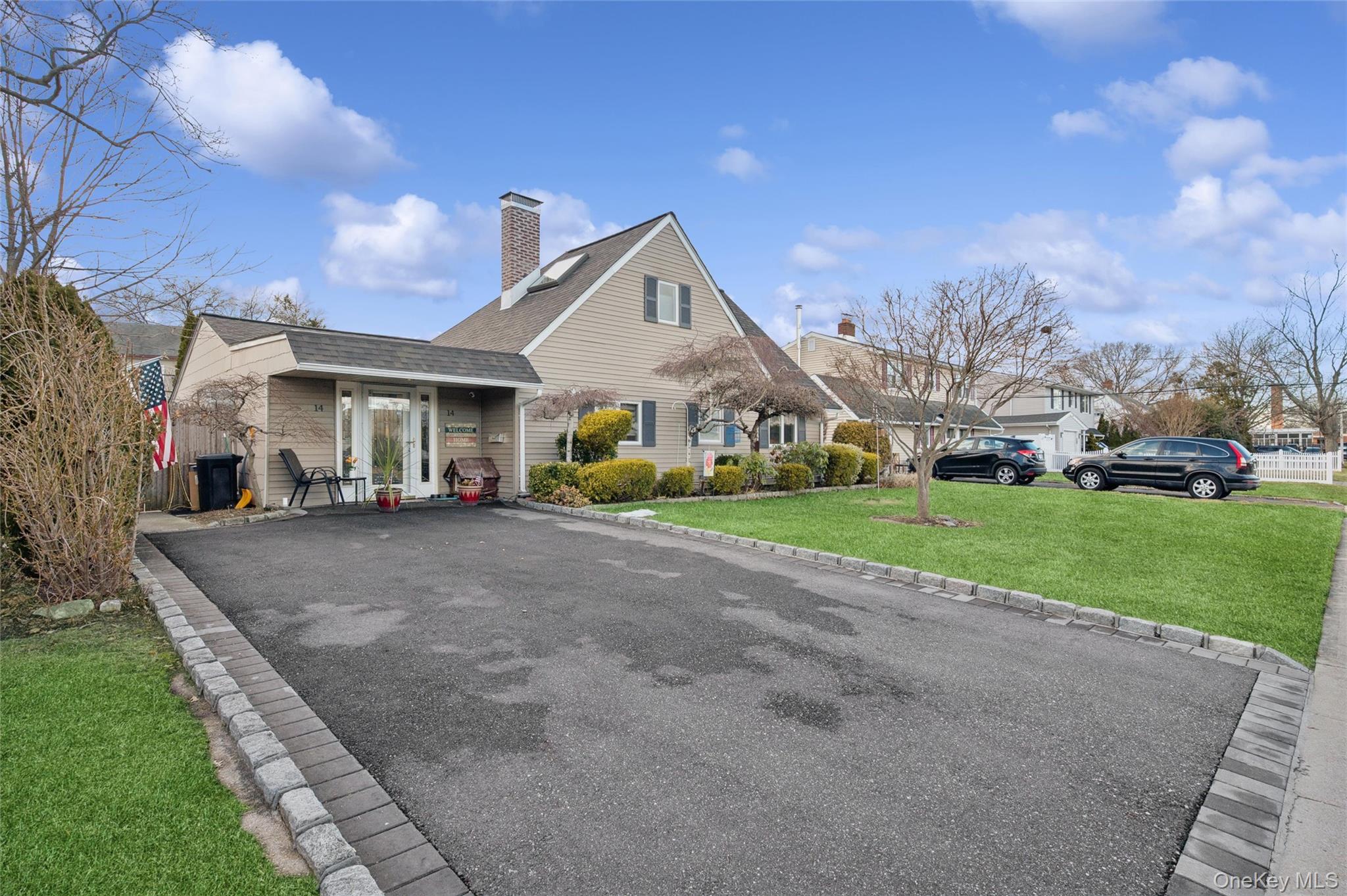 14 March Lane, Westbury, NY 11590