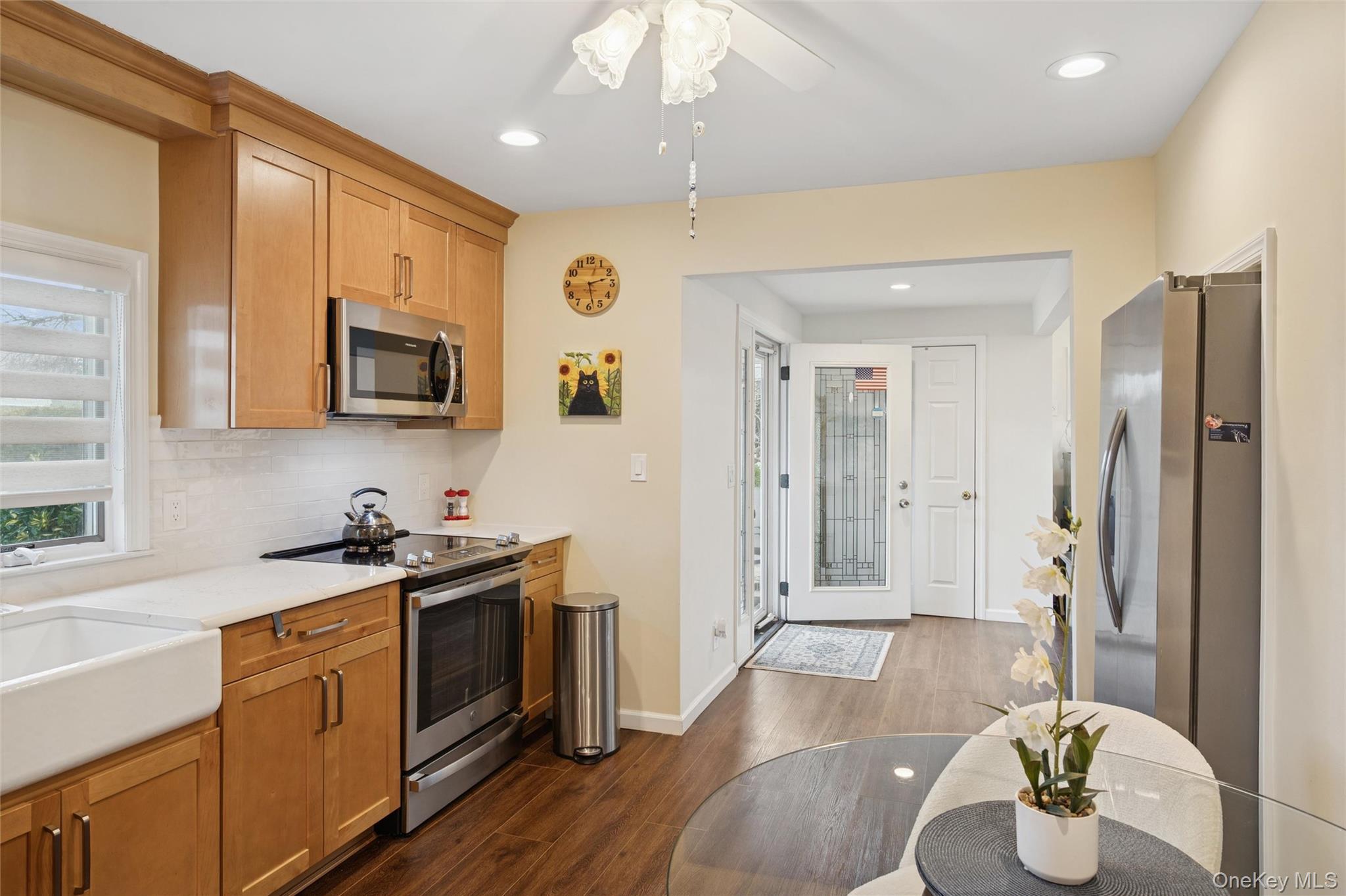 14 March Lane, Westbury, NY 11590