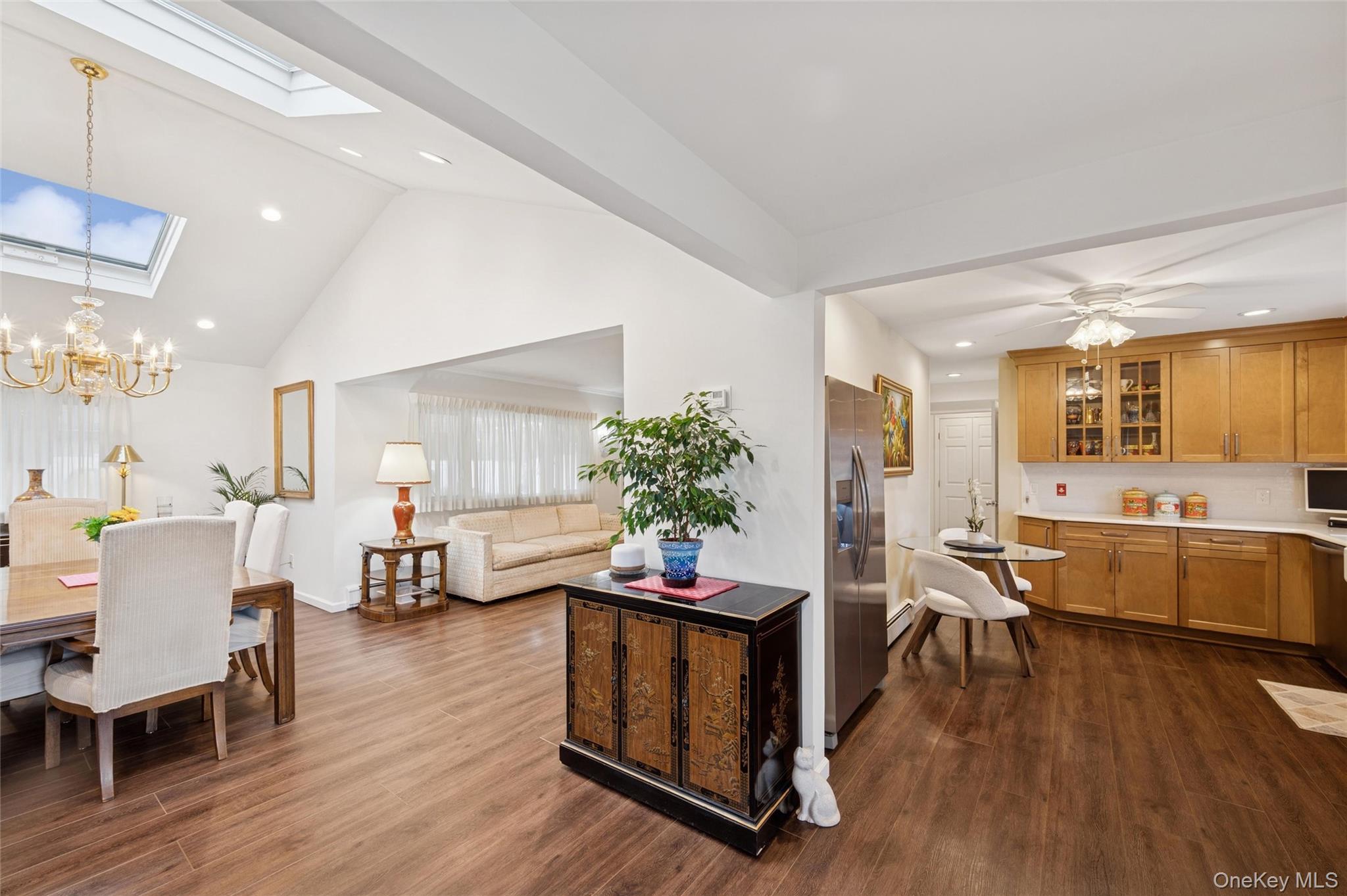 14 March Lane, Westbury, NY 11590