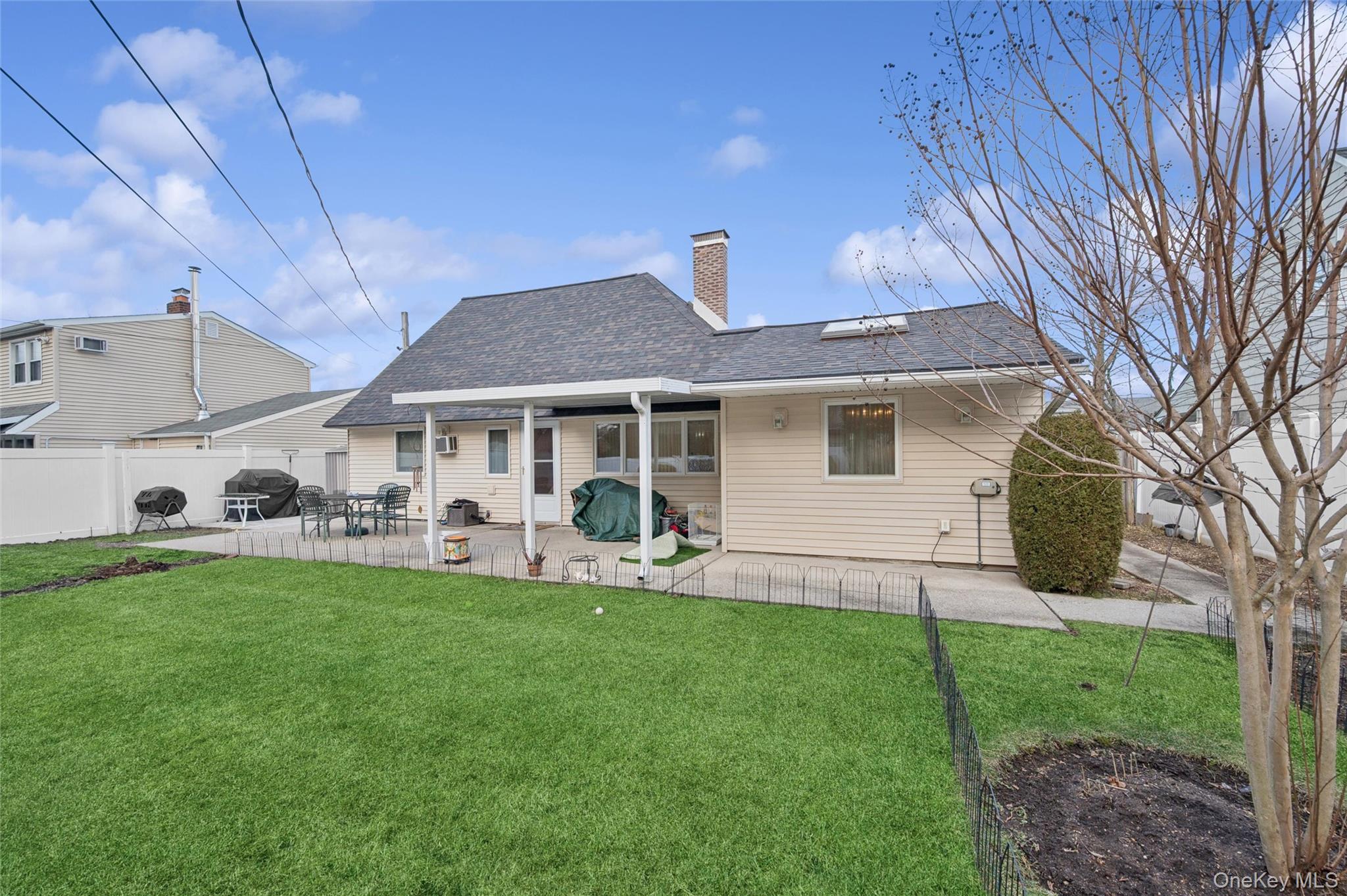 14 March Lane, Westbury, NY 11590