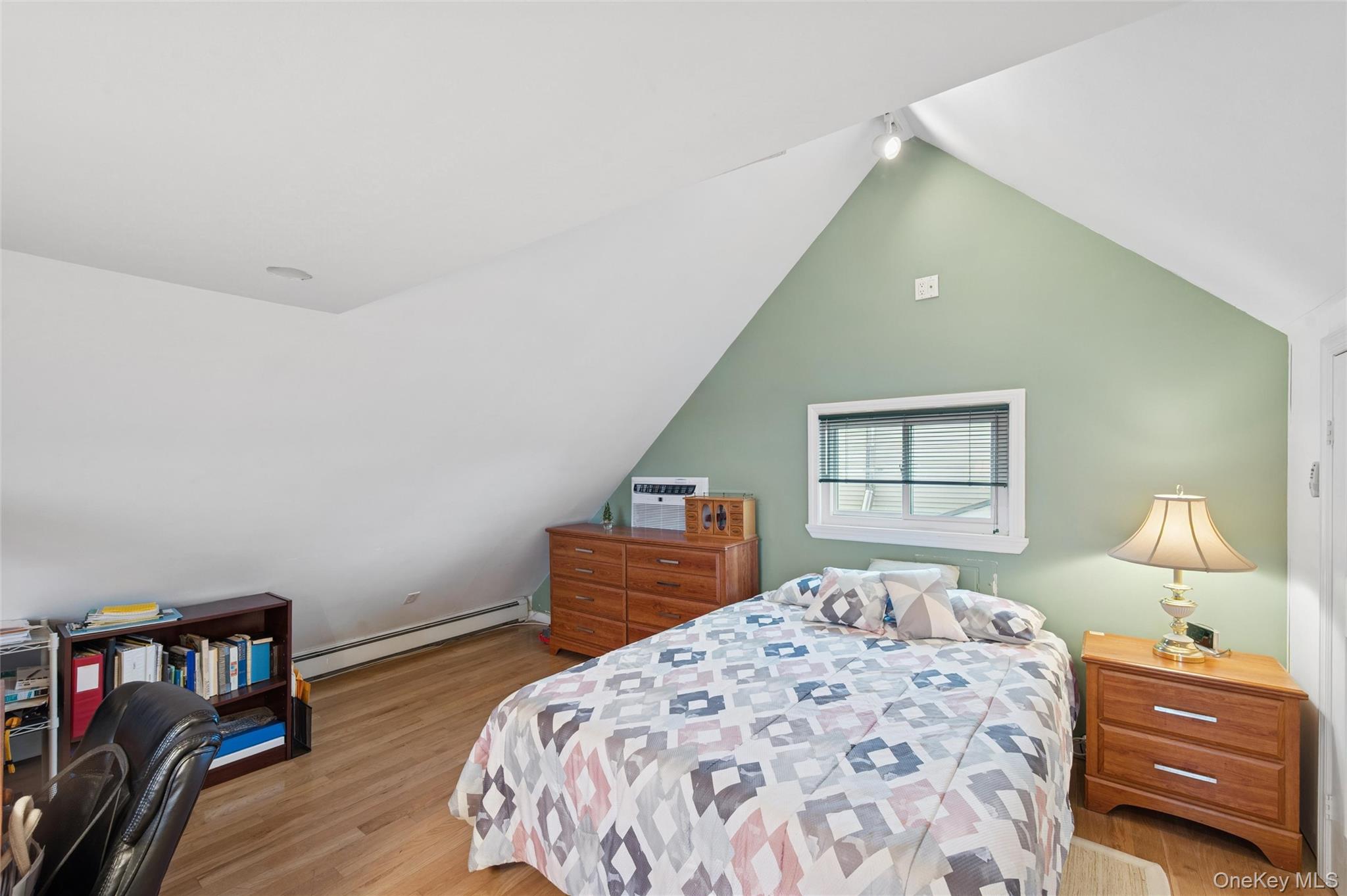 14 March Lane, Westbury, NY 11590