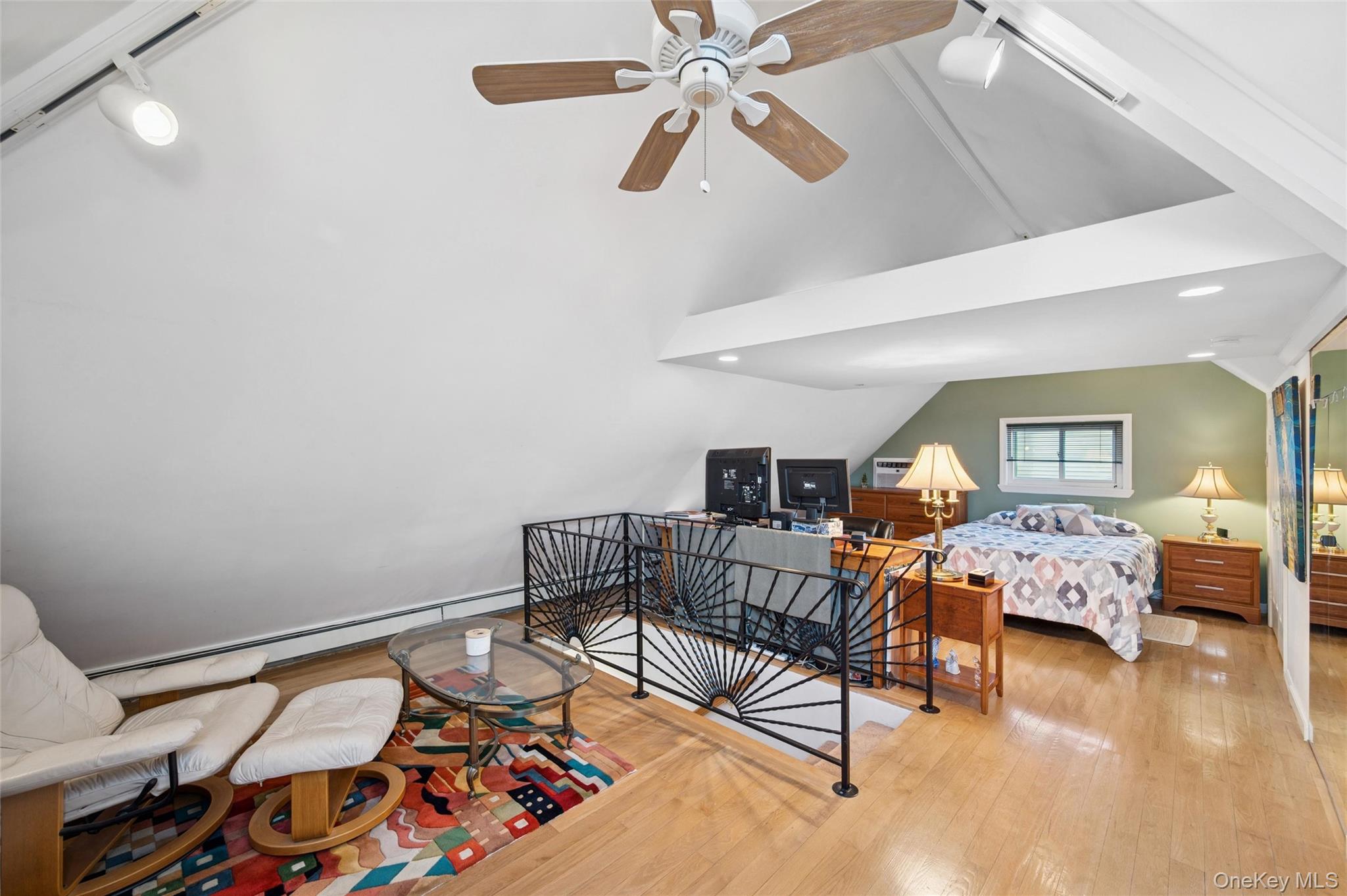 14 March Lane, Westbury, NY 11590