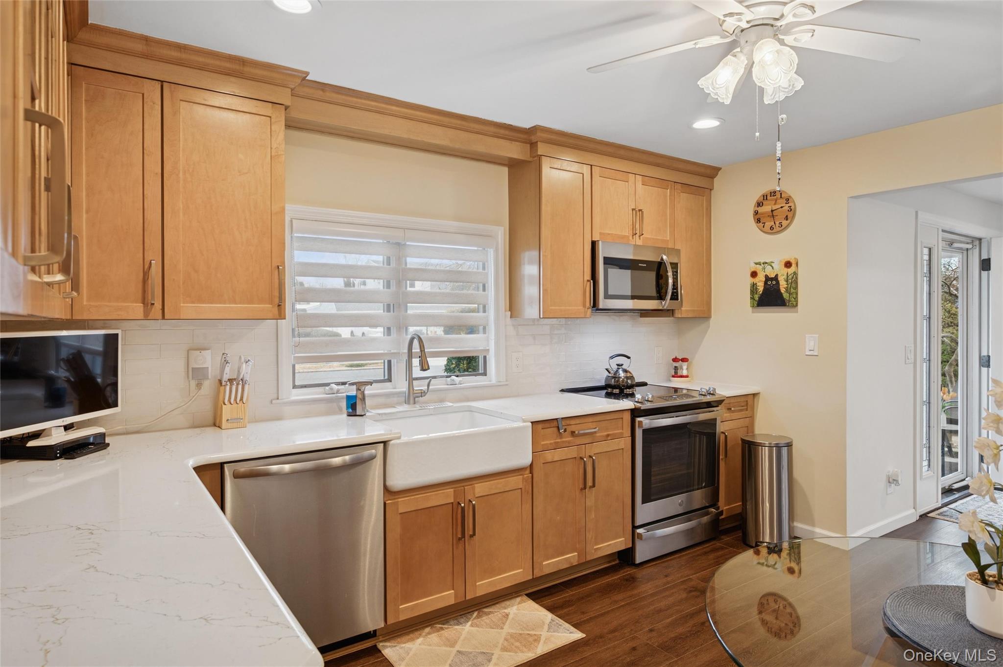 14 March Lane, Westbury, NY 11590