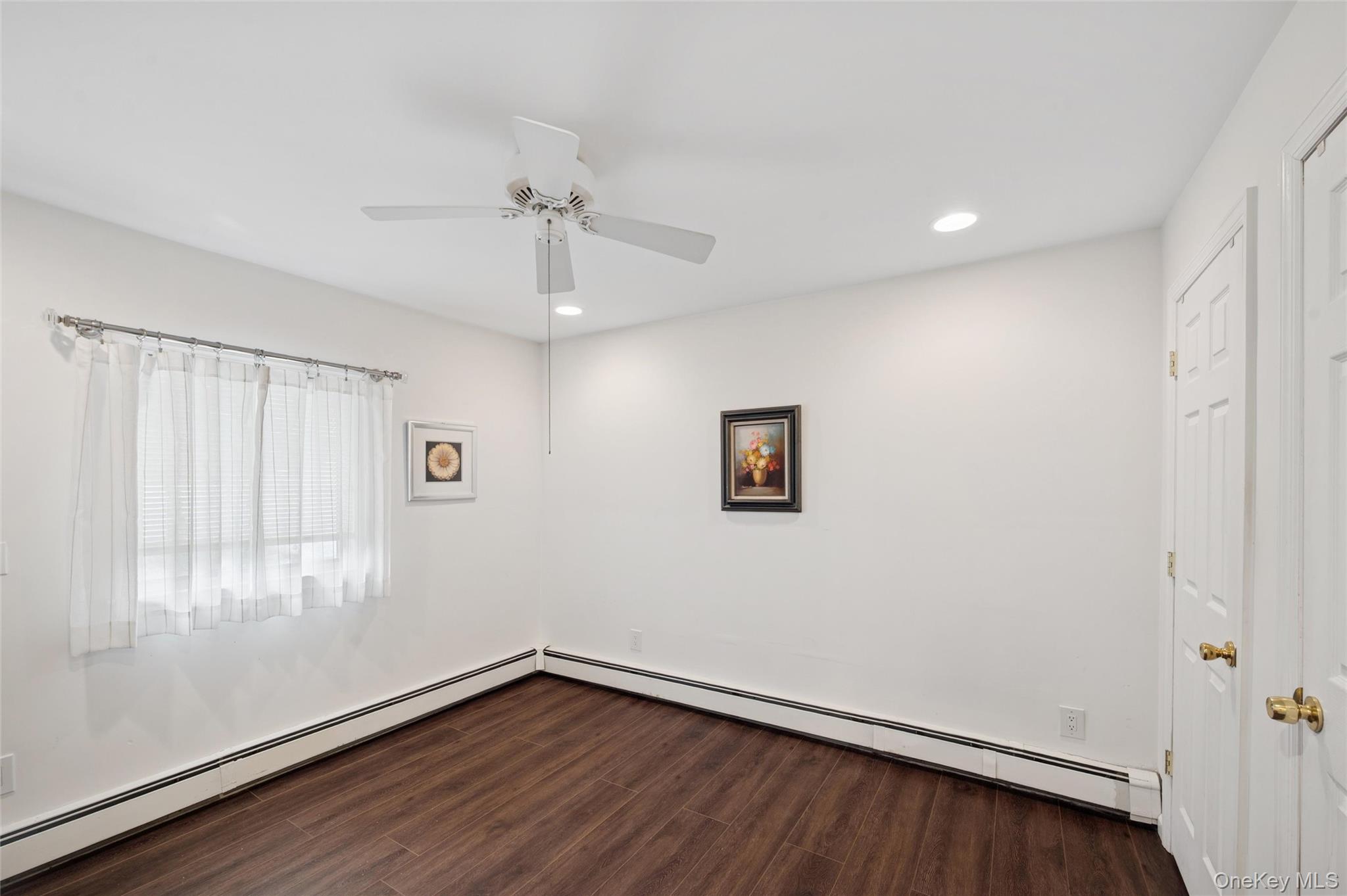 14 March Lane, Westbury, NY 11590