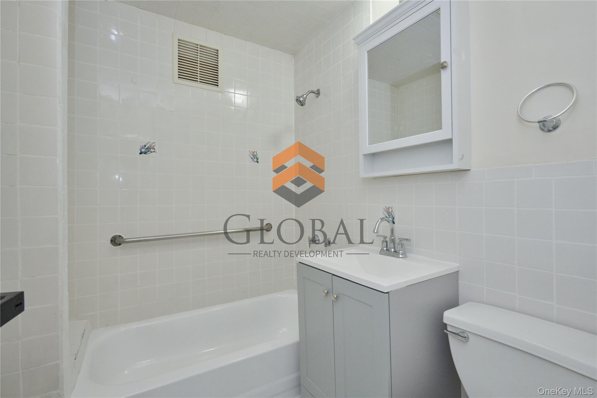 865 E 215th Street, Bronx, NY 10467