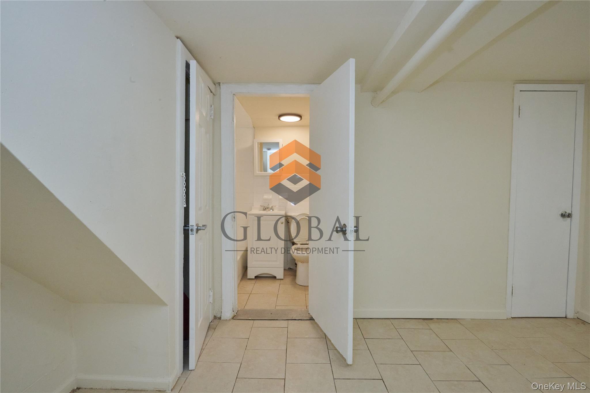 865 E 215th Street, Bronx, NY 10467