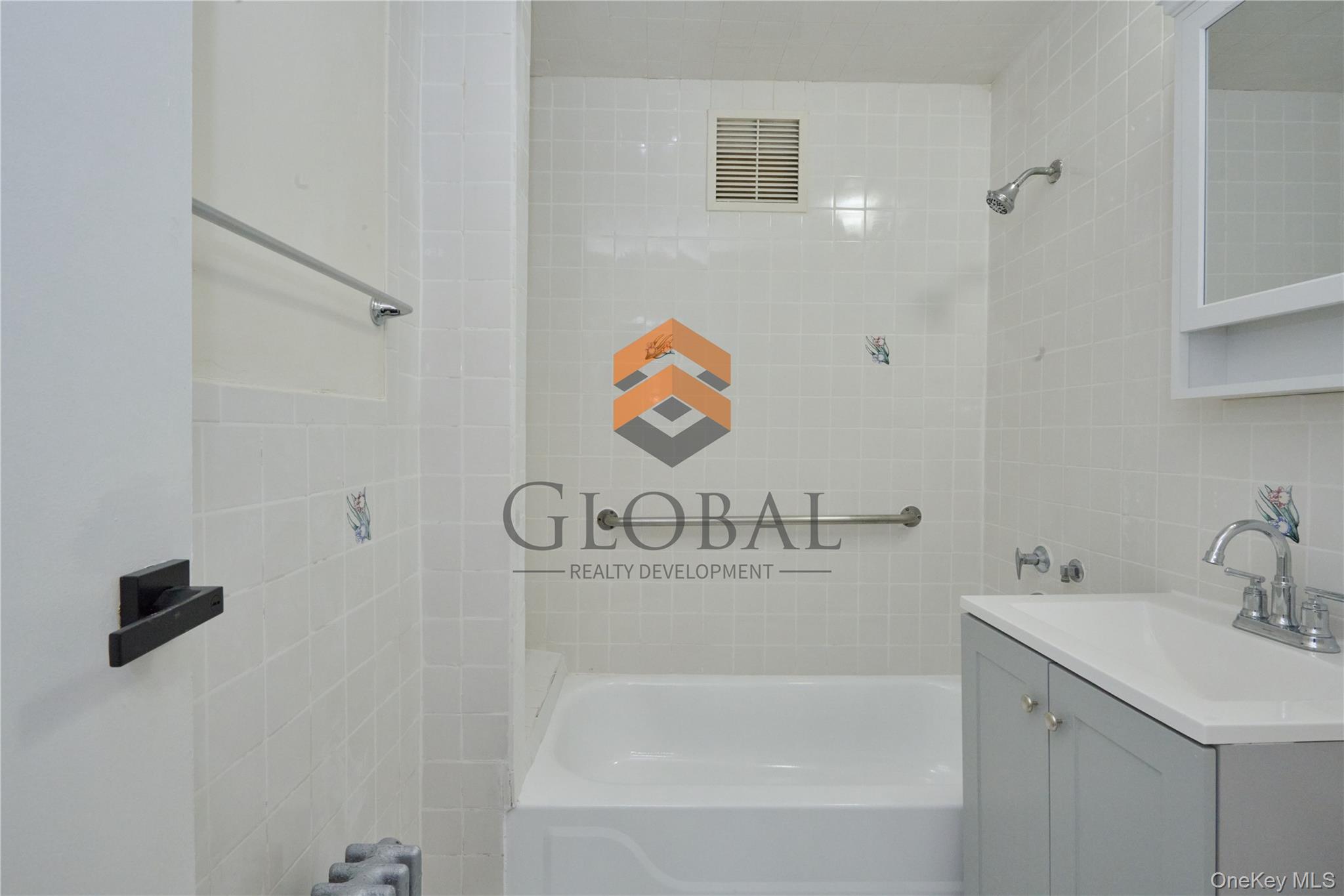 865 E 215th Street, Bronx, NY 10467