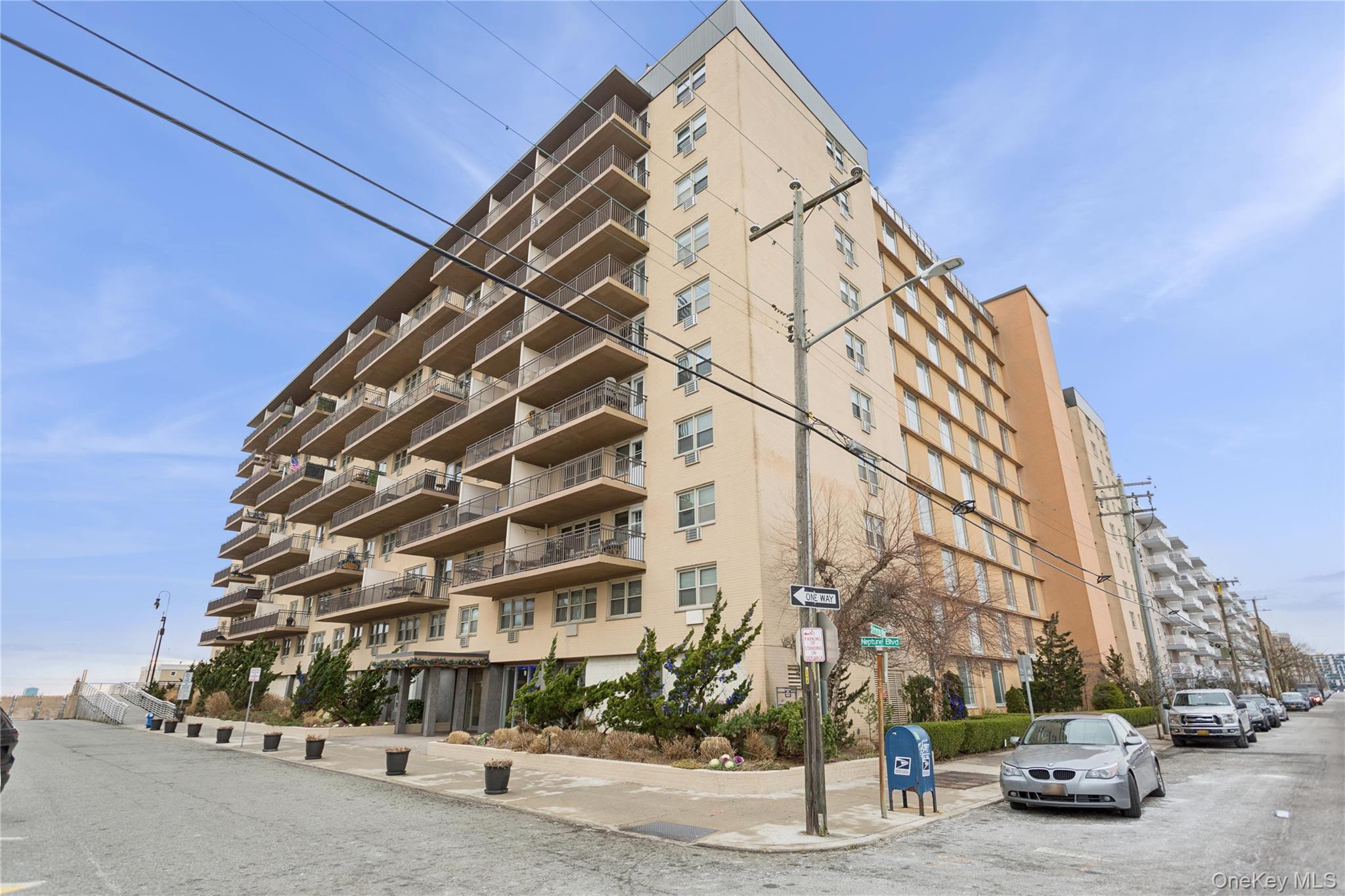 25 Neptune Boulevard # 2T, Long Beach, NY 11561