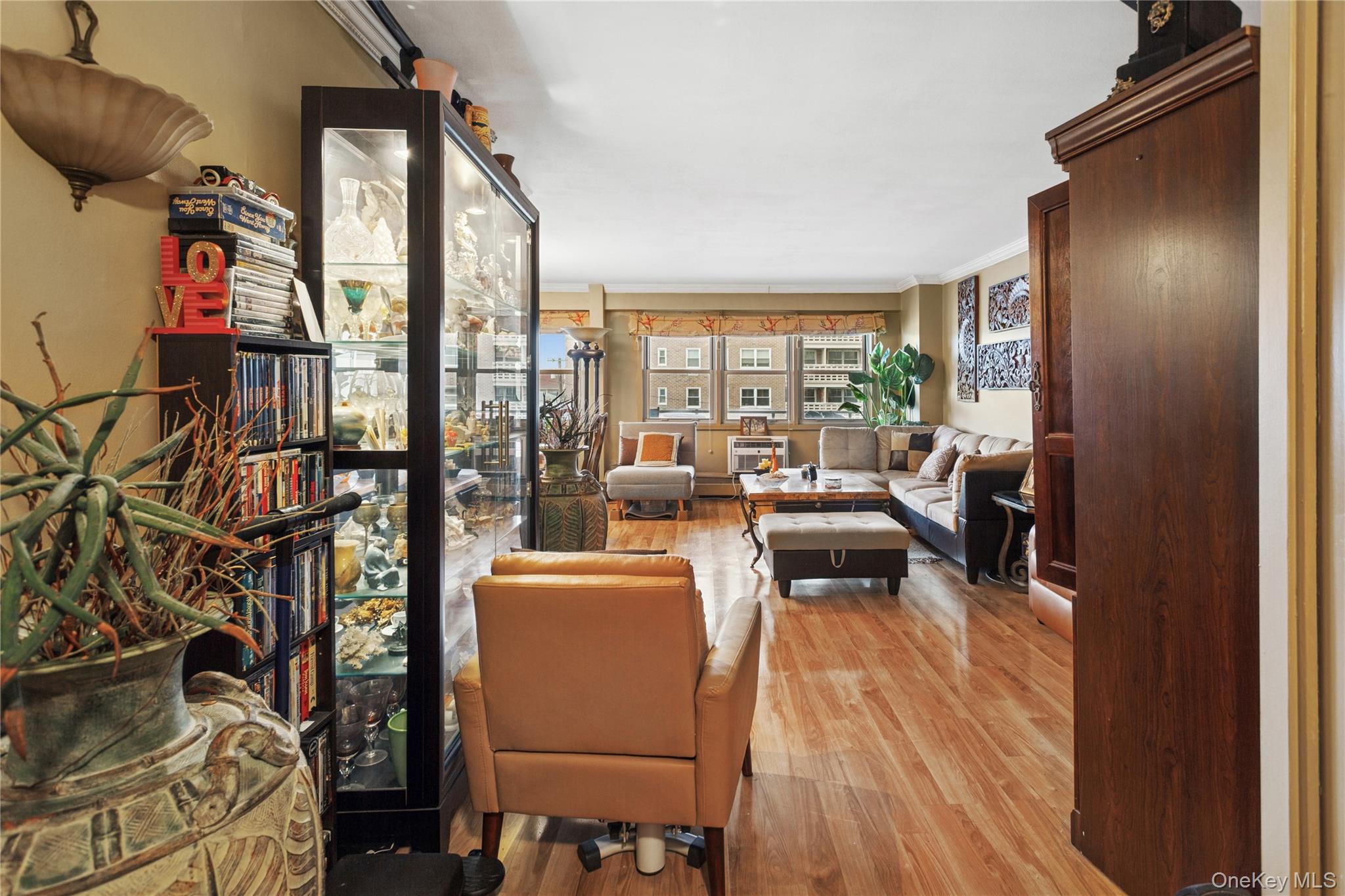 25 Neptune Boulevard # 2T, Long Beach, NY 11561