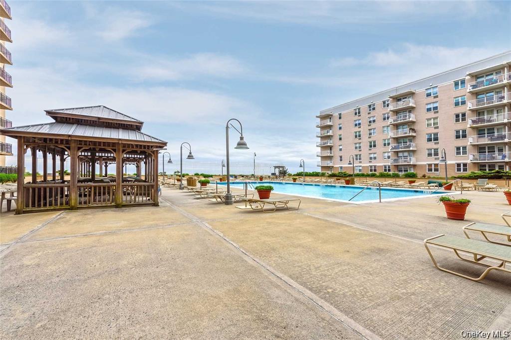 25 Neptune Boulevard # 2T, Long Beach, NY 11561