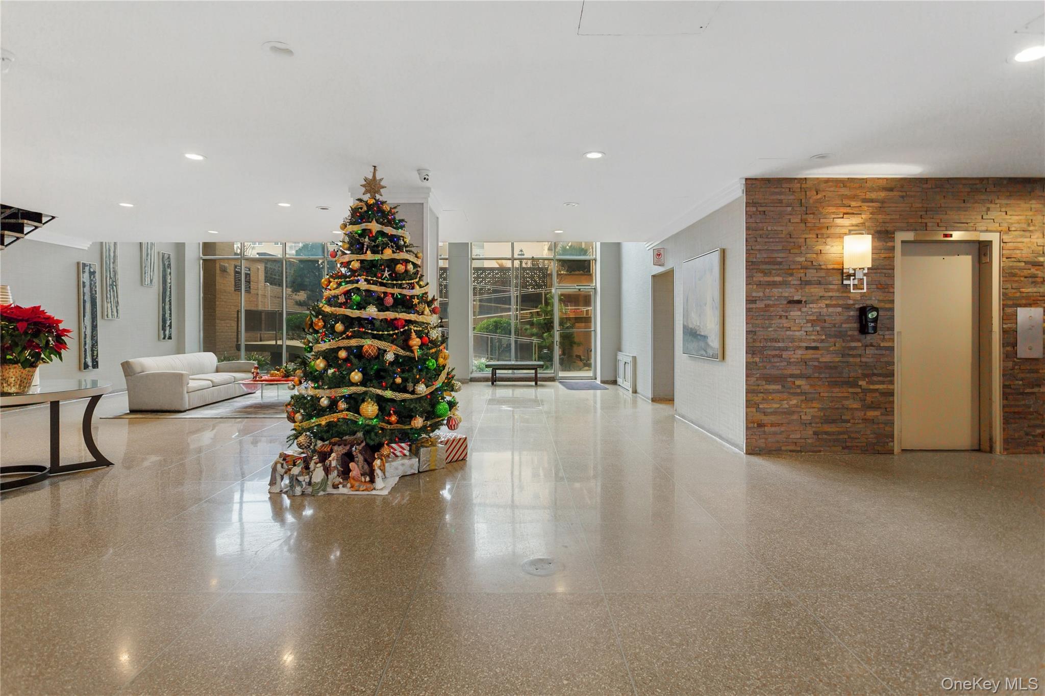 25 Neptune Boulevard # 2T, Long Beach, NY 11561