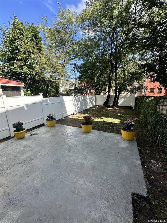 1045 E 228th Street, Bronx, NY 10466