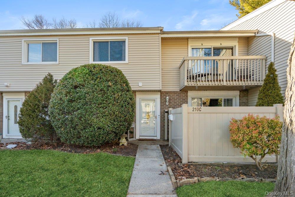 210 Springmeadow Drive # C, Holbrook, NY 11741