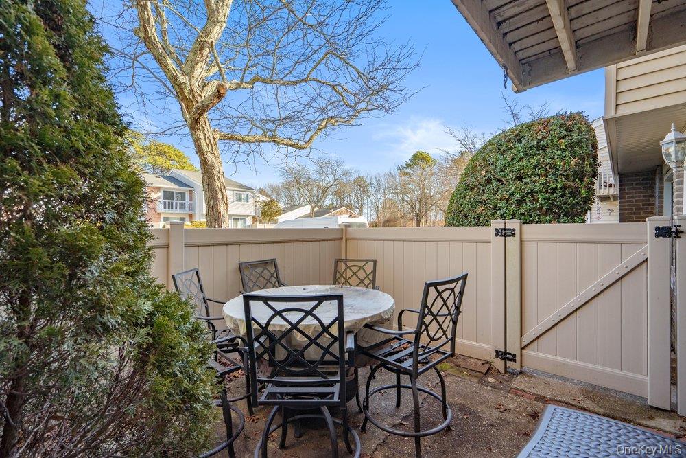 210 Springmeadow Drive # C, Holbrook, NY 11741