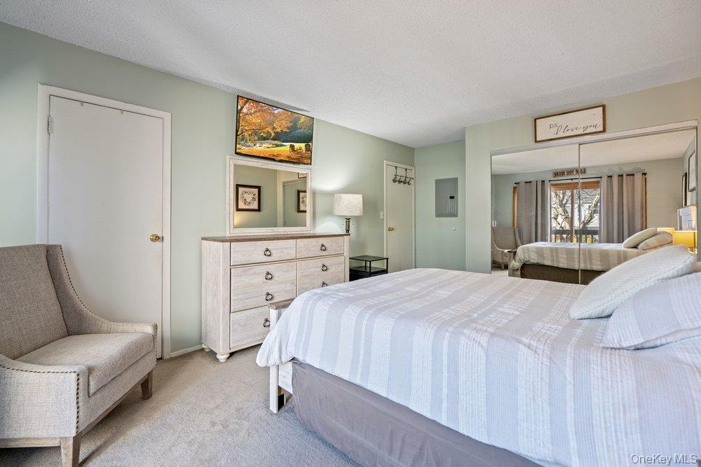 210 Springmeadow Drive # C, Holbrook, NY 11741