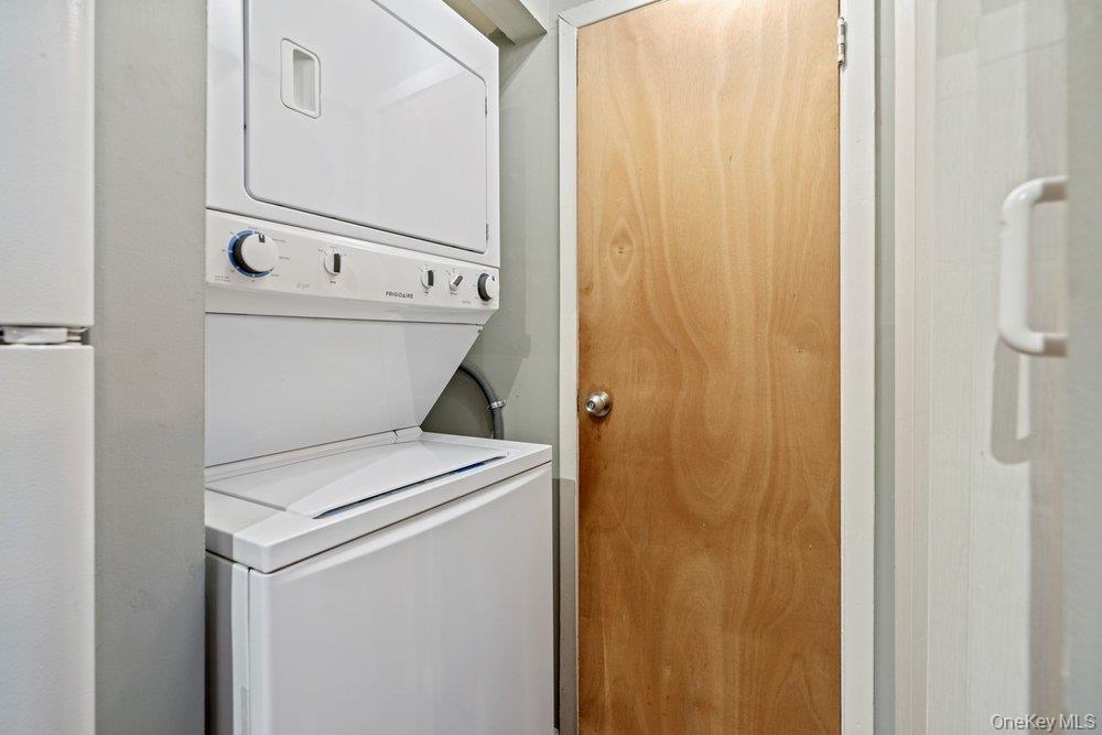 210 Springmeadow Drive # C, Holbrook, NY 11741