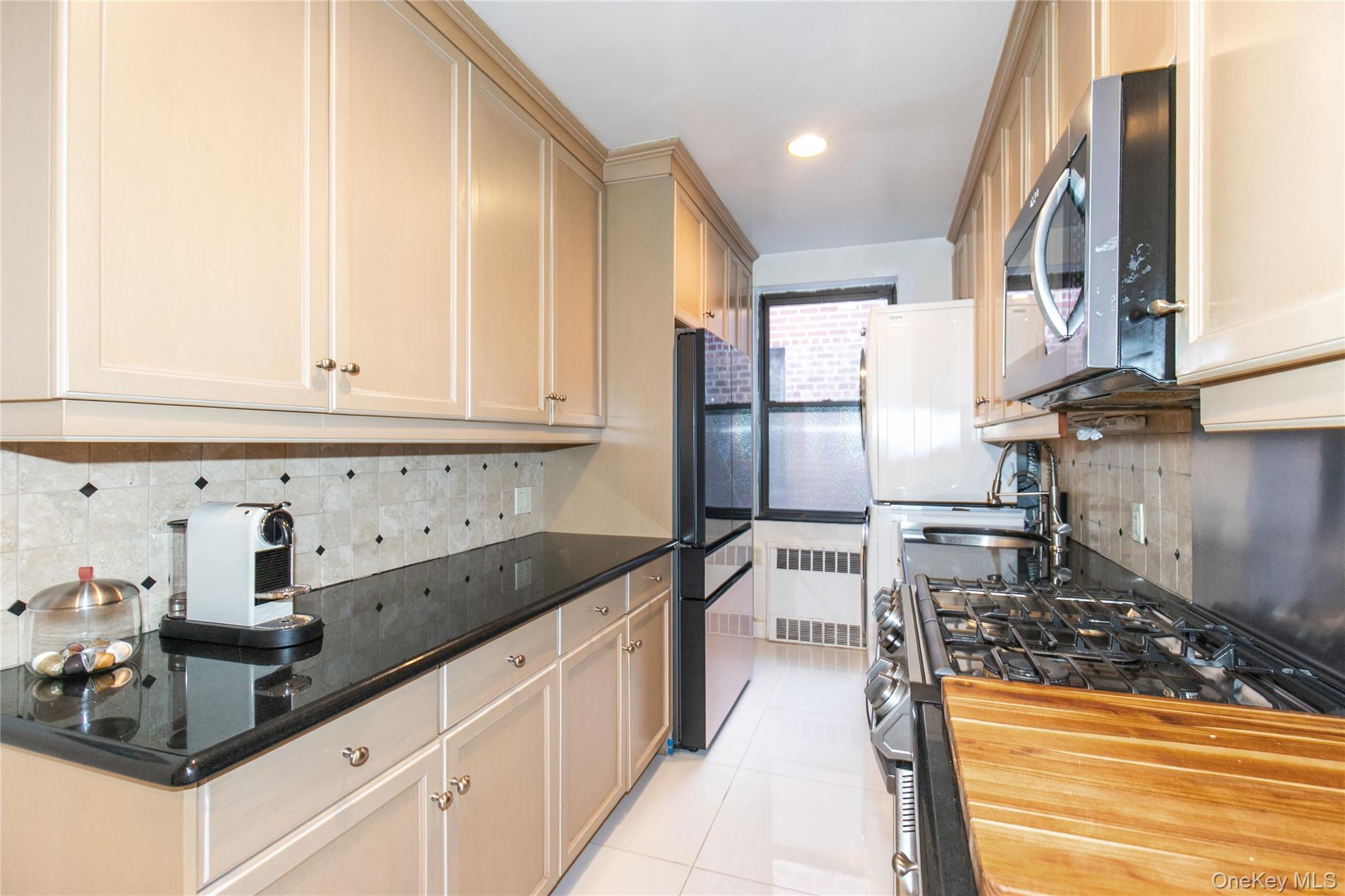 90 SCHENCK Avenue # 3P, Great Neck, NY 11021