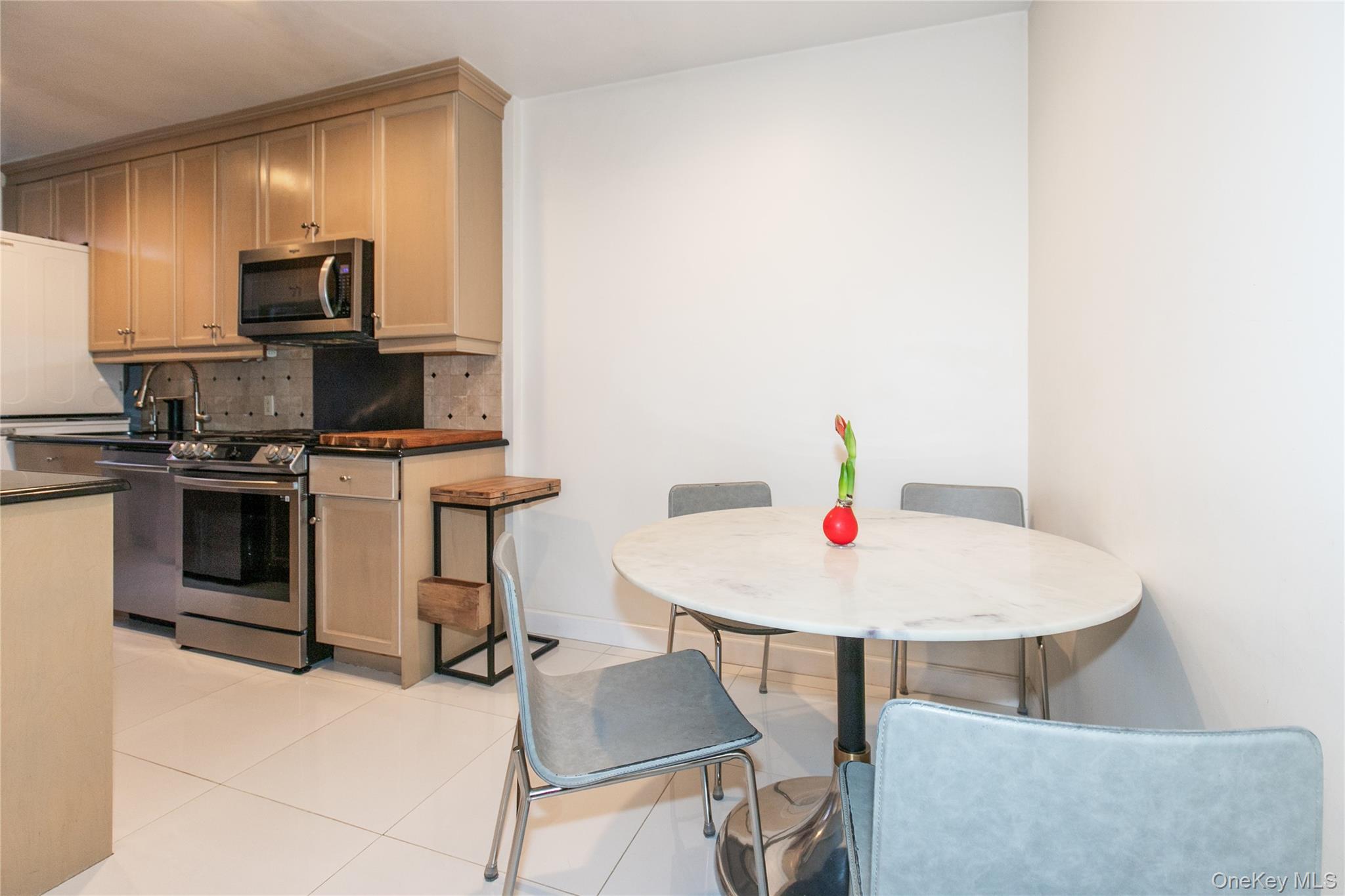 90 SCHENCK Avenue # 3P, Great Neck, NY 11021