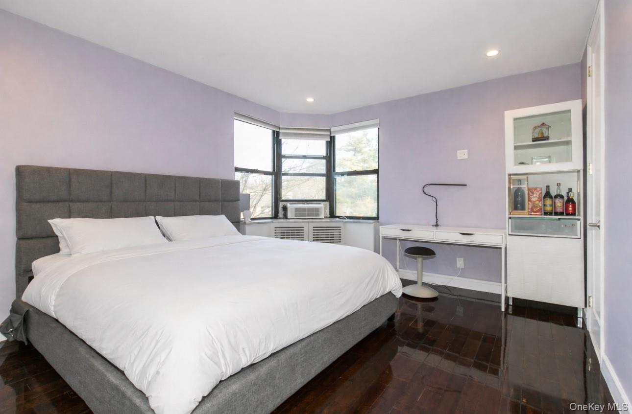 90 SCHENCK Avenue # 3P, Great Neck, NY 11021