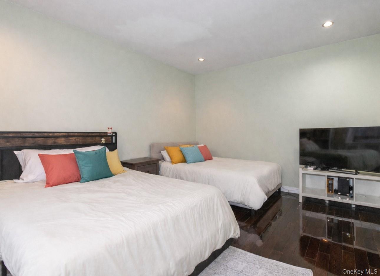 90 SCHENCK Avenue # 3P, Great Neck, NY 11021