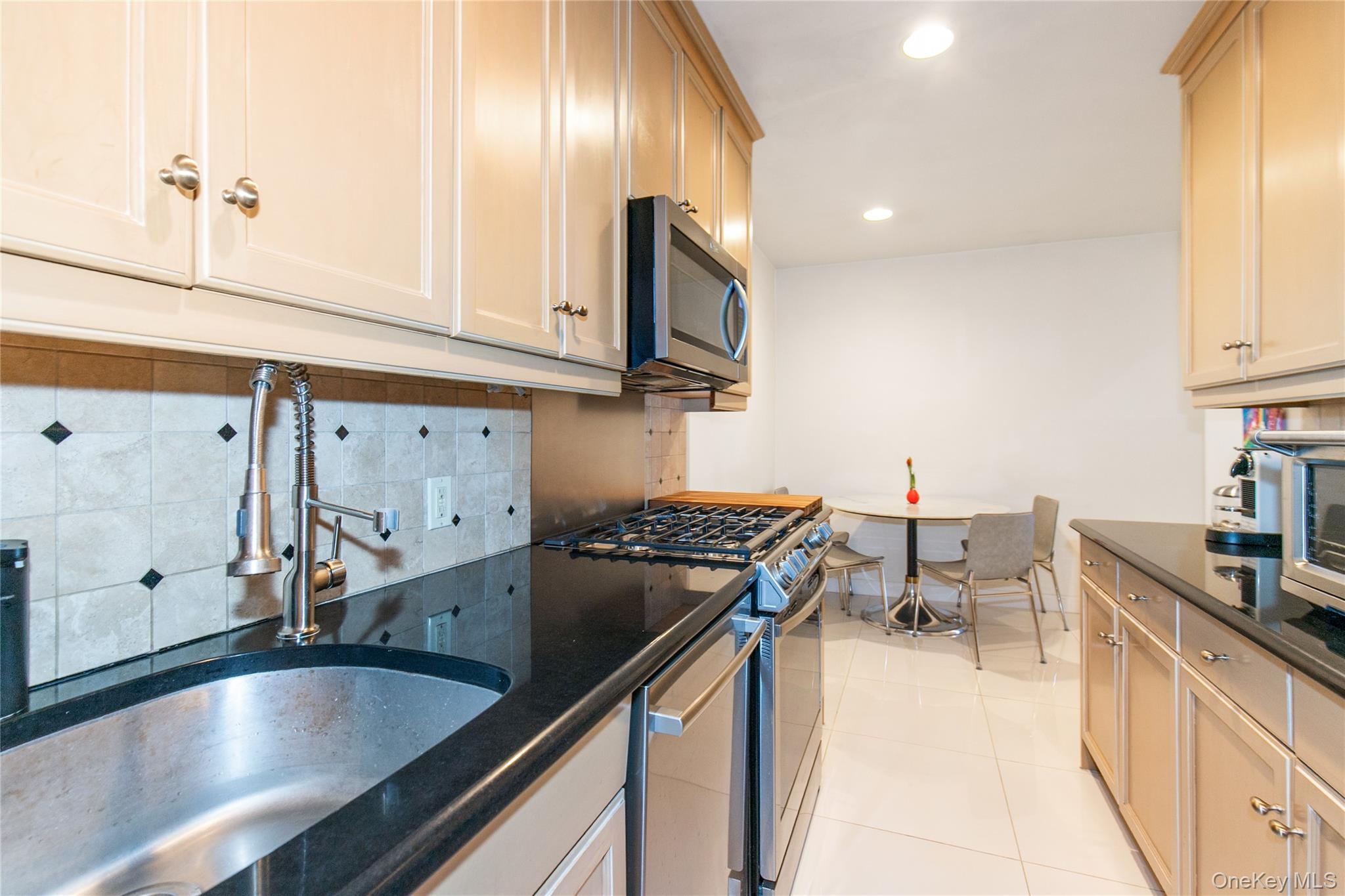 90 SCHENCK Avenue # 3P, Great Neck, NY 11021