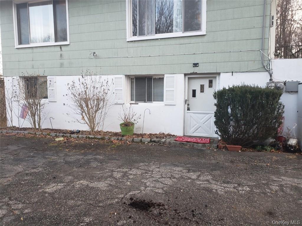 8 Beech Place, Lake Peekskill, NY 10537