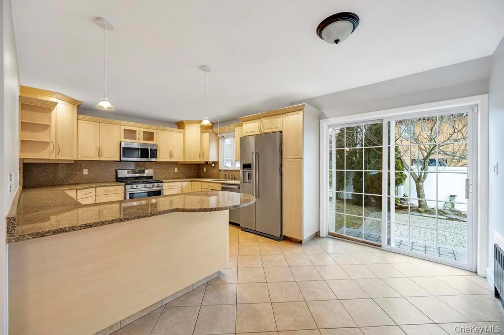 2585 Oceanside Road, Oceanside, NY 11572