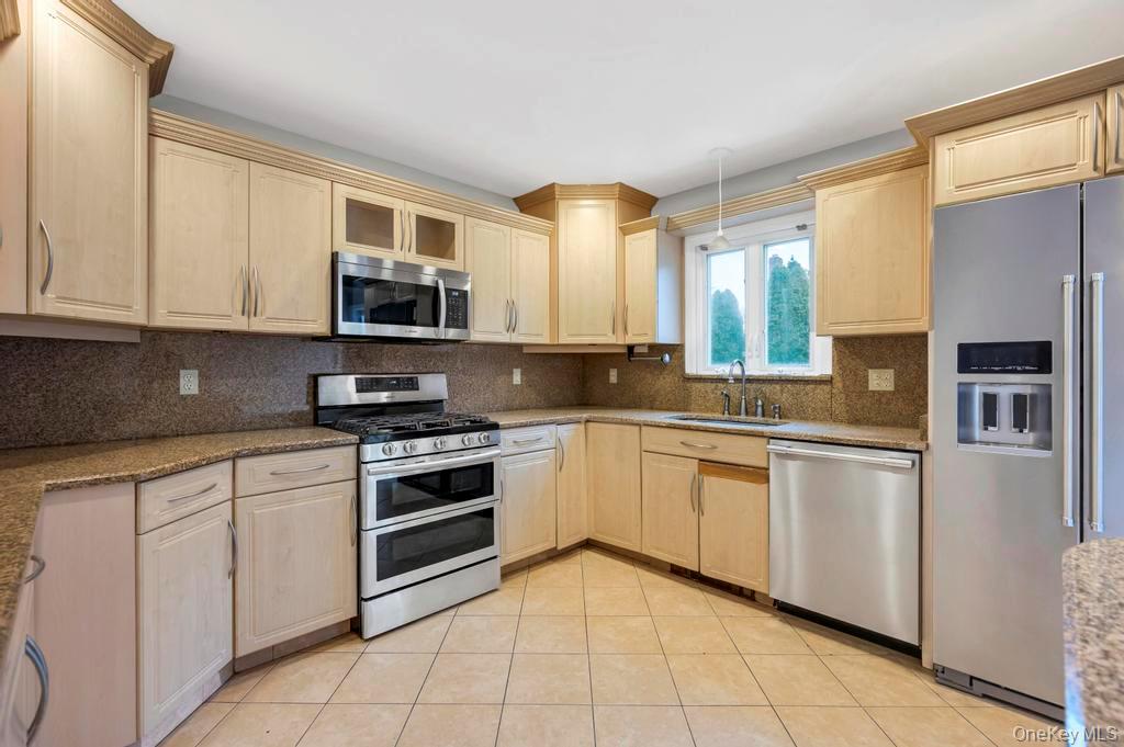 2585 Oceanside Road, Oceanside, NY 11572