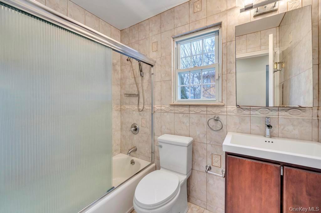 2585 Oceanside Road, Oceanside, NY 11572